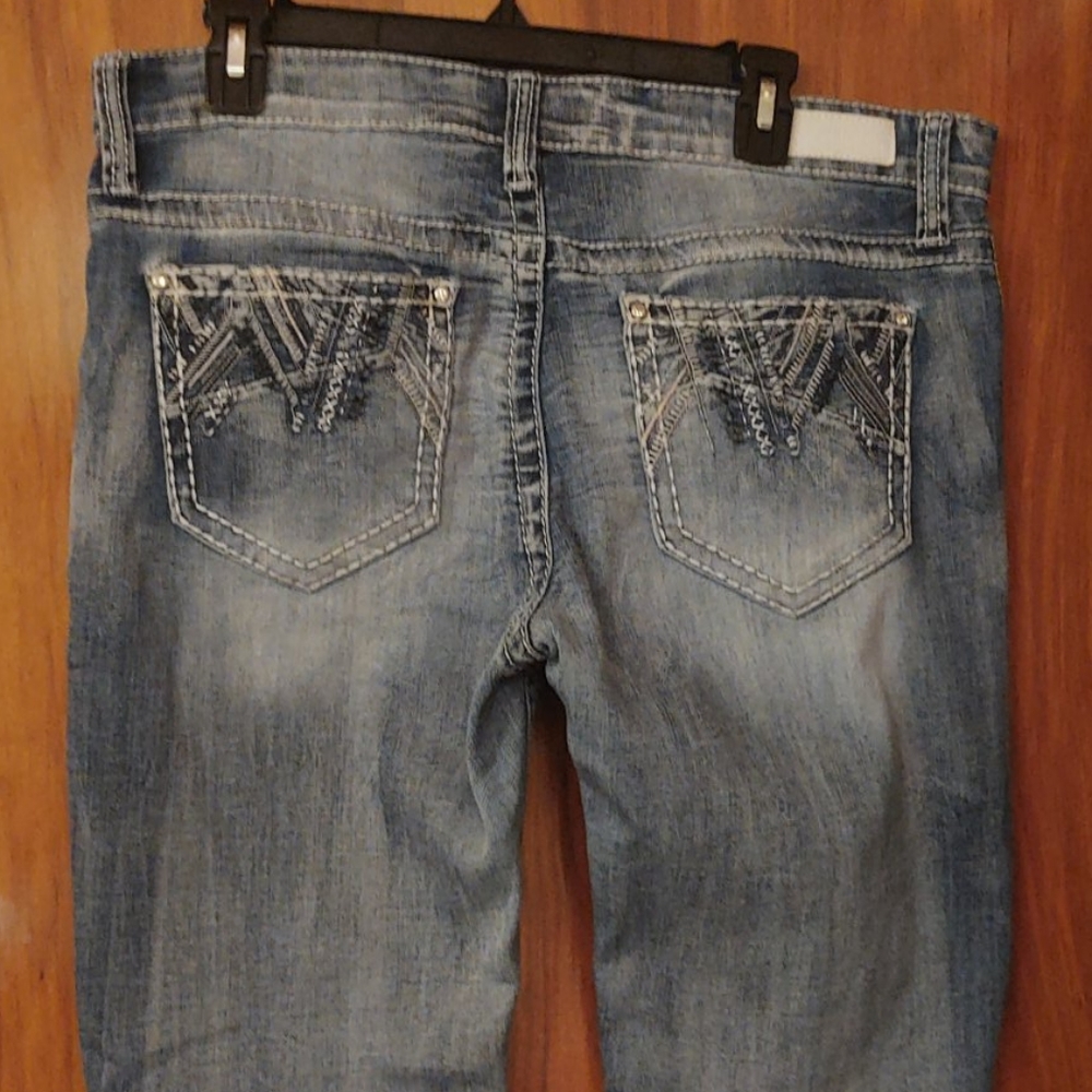 Daytrip Lynx skinny jeans. Great fading, pockets